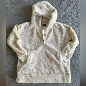 NWOT POL cozy Sherpa cream hooded pullover with striped sleeves - fits up to L